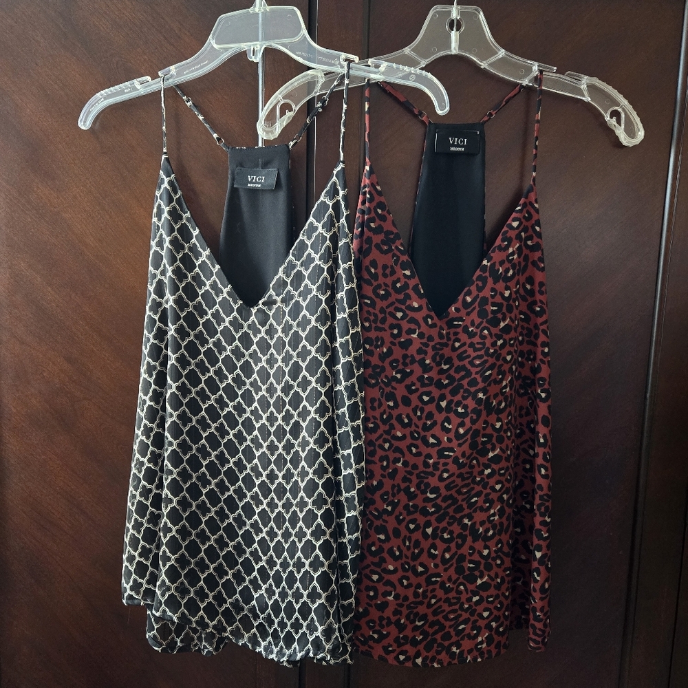 🌺 EUC Lot of 3 VICI Collection tops